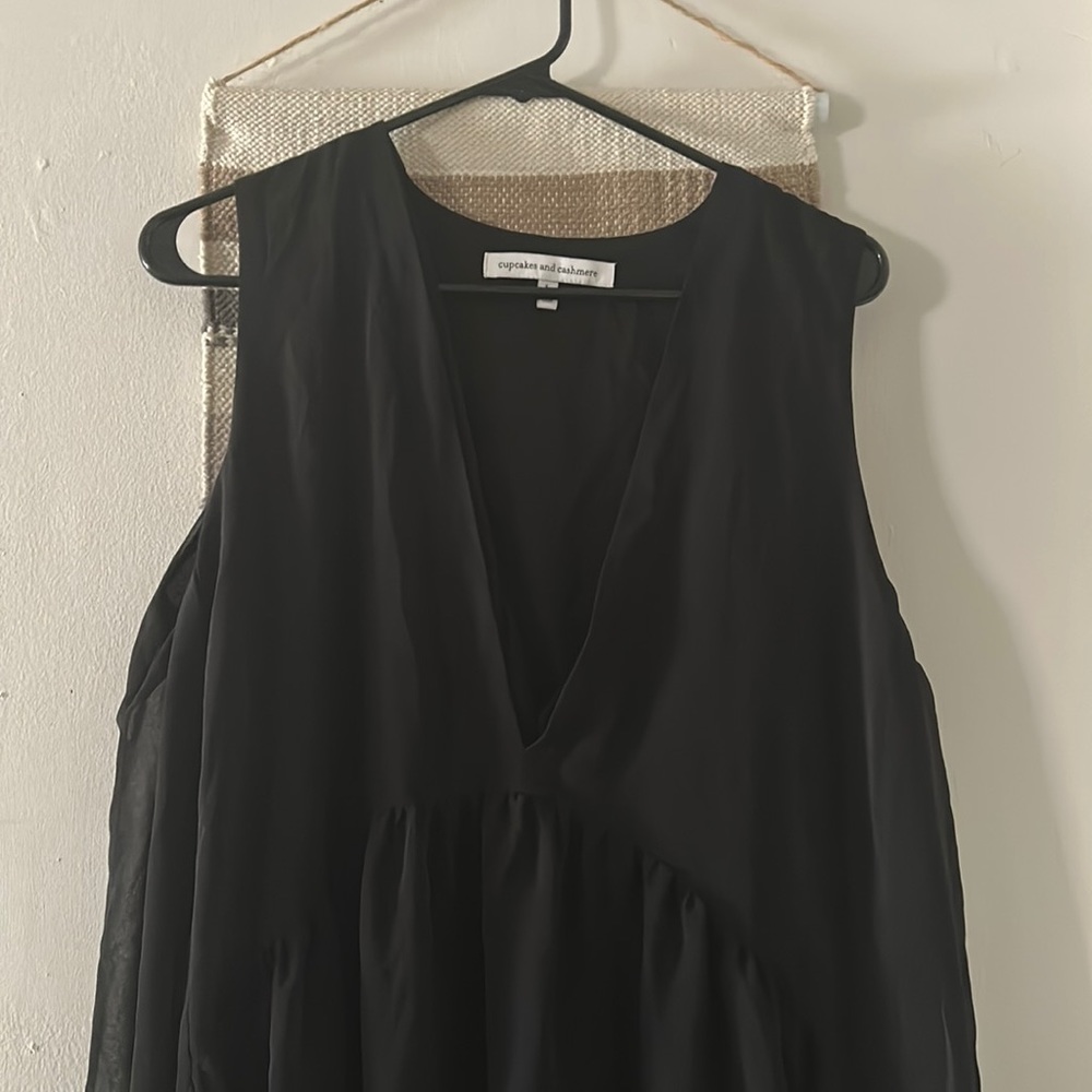 Cupcakes & Cashmere | vneck tunic shirt
